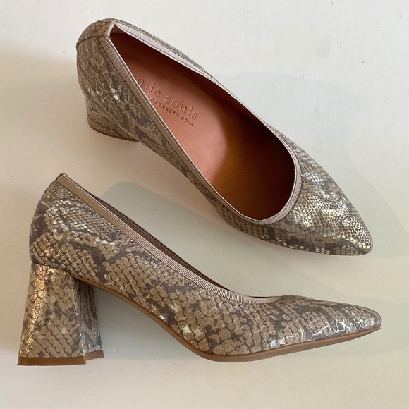 GENTLE SOULS Dionne Pointed Toe Lt Brown Snake Embossed Pump Size 7.5 
LIKE NEW - Picture 11 of 11
